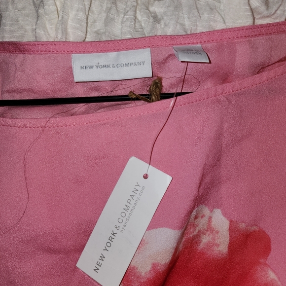 NEW YOUK & COMPANY DOLEMAN STYLE PEPLUM BLOUSE - Picture 4 of 5